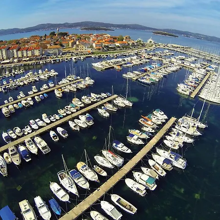 Cozy In Biograd With Wifi Apartman